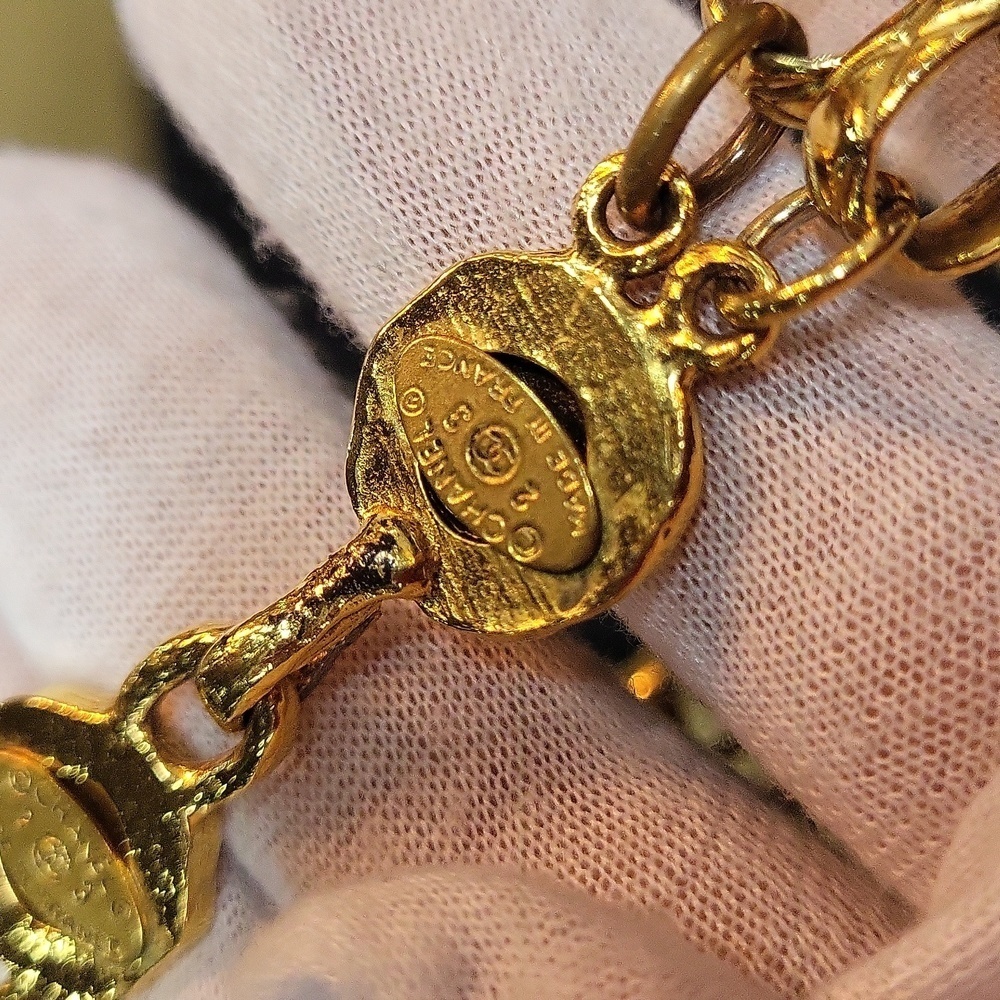 Chanel Vintage Double Chain Large CC Medallion Necklace - Picture 11 of 17